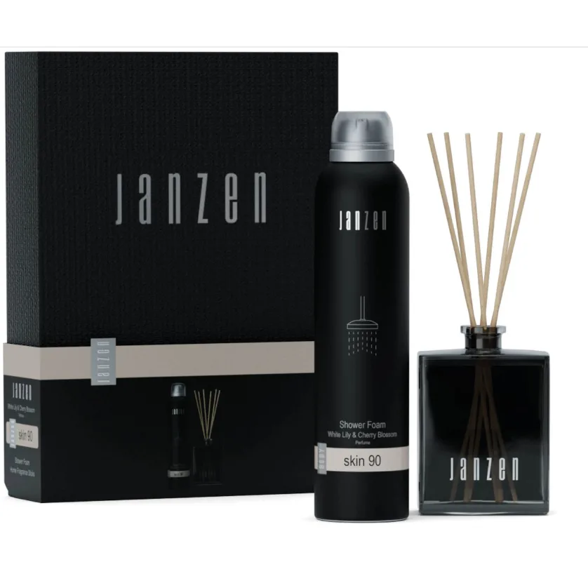JANZEN Giftset S Home & Body Skin 90 met Shower Foam 200 ml, Diffuser 100 ml en natuurlijke rotanstokjes. Luxe verzorgings- en huisparfumset met Skin 90 geur, ideaal als relatiegeschenk, kerstpakket of stijlvol cadeau.