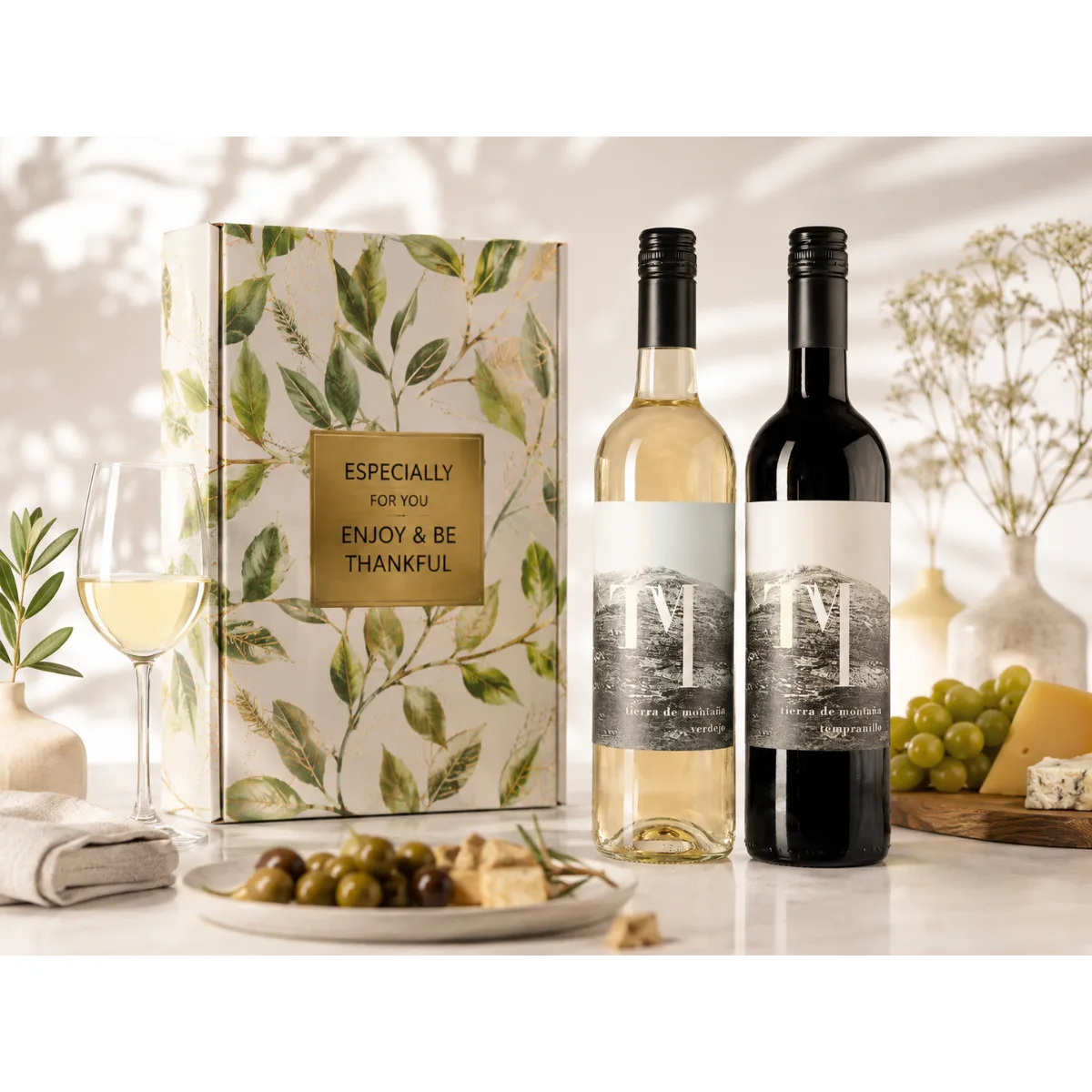 Wijnpakket Pure Nature, Organic Selection met Tierra de Montana Verdejo Vegan-Biologisch en Tierra de Montana Tempranillo Vegan-Biologisch. Origineel biologisch wijn kerstpakket 2026 voor medewerkers en zakelijke relaties.